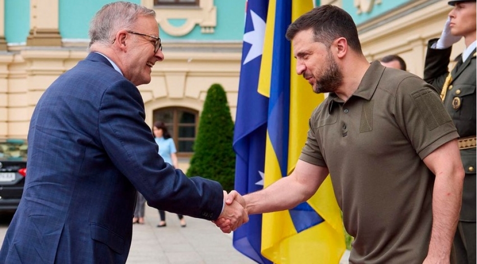 zelenski-avstraliyanin-bash-nazirini-ukraynaya-devet-edib