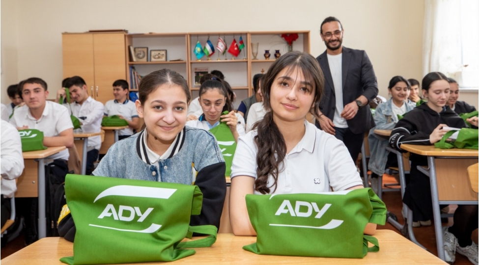 ady-demir-yollarinda-tehlukesizlik-qaydalarini-mekteblerde-oyredir