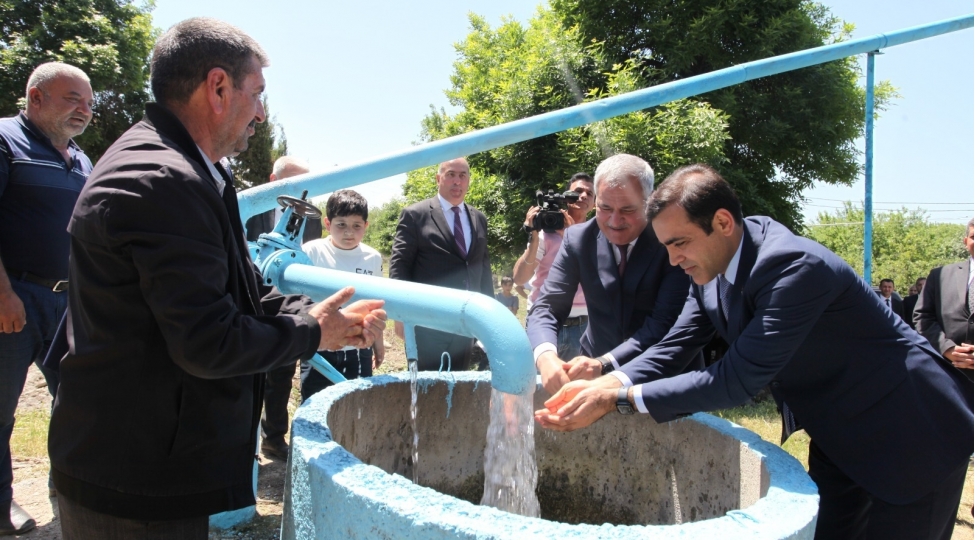 millet-vekili-qaradaglida-200-aileye-su-verildi