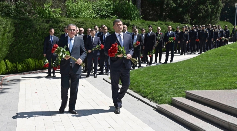 medianin-inkishafi-agentliyinin-kollektivi-ulu-onderin-eziz-xatiresini-derin-ehtiramla-yad-edib