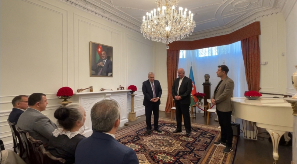 londonda-ulu-onder-heyder-eliyevin-anadan-olmasinin-102-ci-ildonumu-munasibeti-ile-tar-konserti-kechirilib