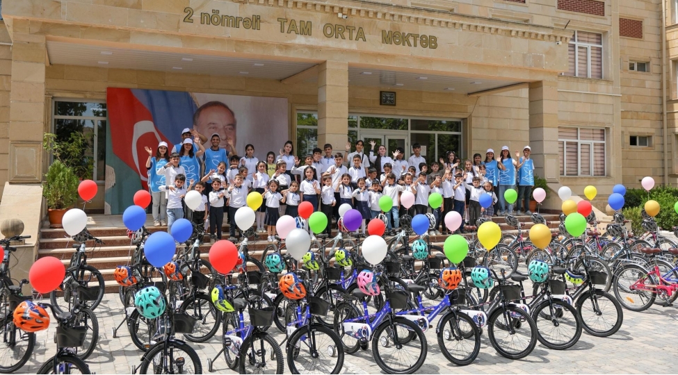 leyla-eliyevanin-teshebbusu-ile-200-ushaq-ve-yeniyetmeye-velosiped-hediyye-olunub