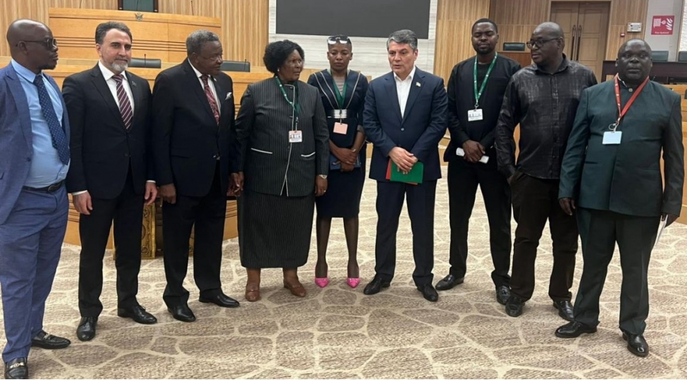 milli-meclisin-deputatlari-zimbabveye-resmi-sefer-edibler-foto