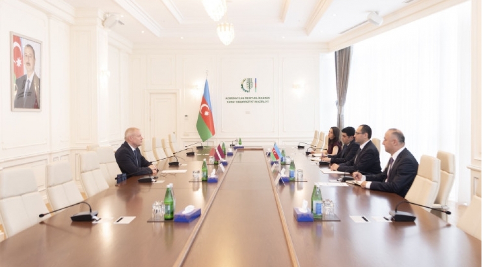 mecnun-memmedov-latviyanin-azerbaycandaki-sefiri-ile-gorushub