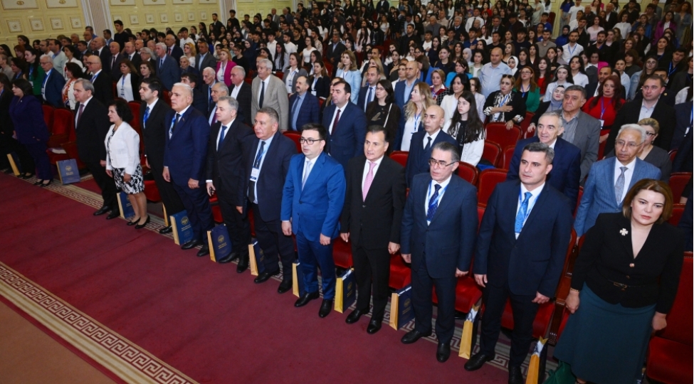 reqemsal-dovrde-media-ve-kommunikasiya-fealiyyeti-adli-beynelxalq-konfransin-achilish-merasimi-kechirilir-foto