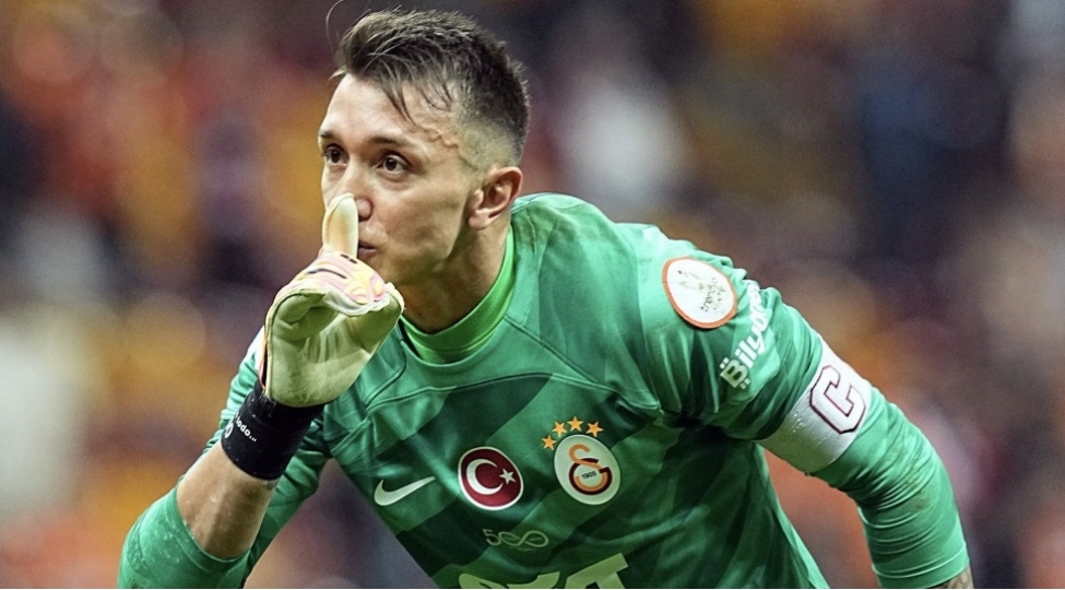 muslera-turkiye-futbolunun-tarixine-dushmeye-yaxindir
