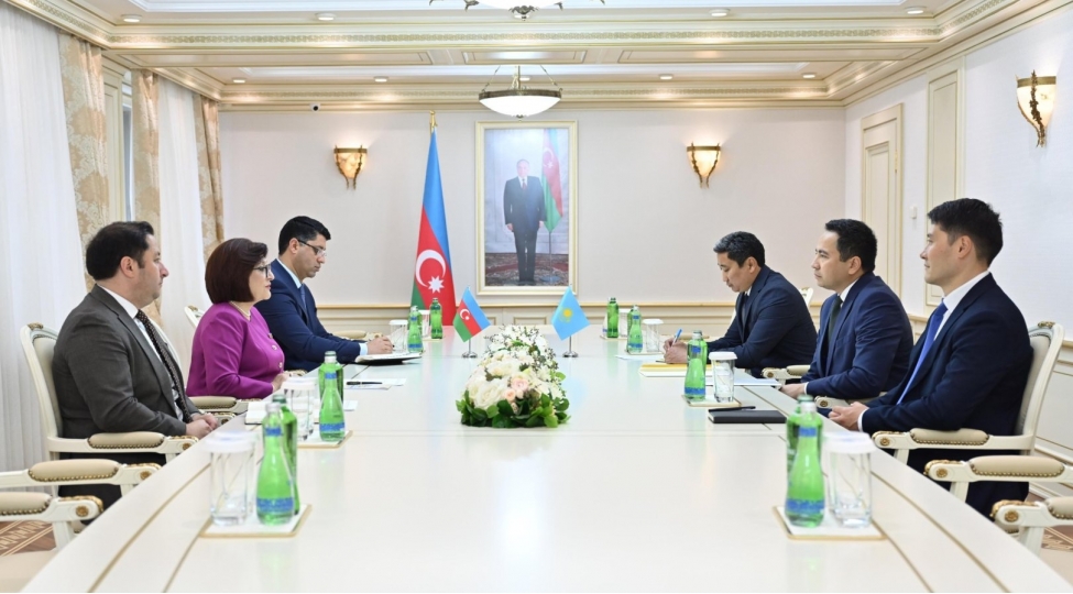 azerbaycan-ve-qazaxistan-emekdashligin-genishlendirilmesi-istiqametinde-gorulen-ishleri-muzakire-edib