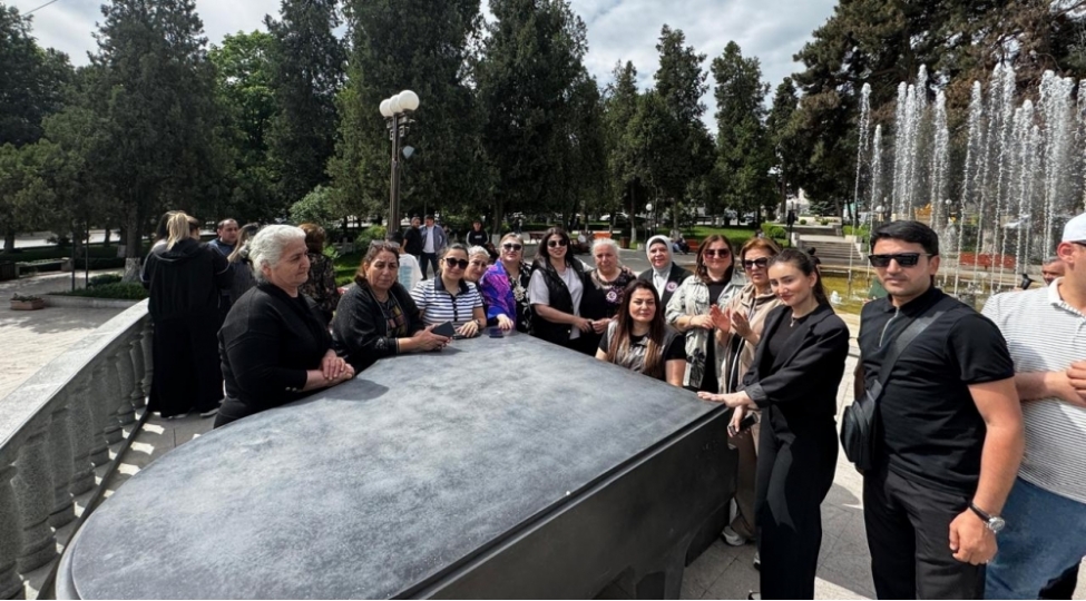 sumqayitda-yashayan-bir-qrup-shehid-ailesi-ve-veten-muharibesi-qazileri-xankendi-sheherine-sefer-edibler