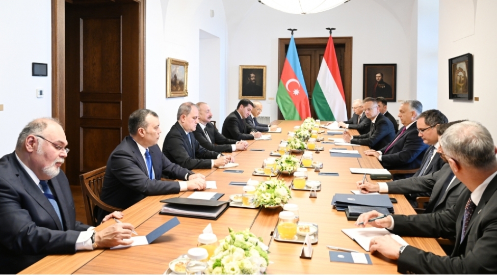 budapeshtde-prezidentilham-eliyevin-macaristanin-bash-naziri-ile-genish-terkibde-gorushu-olub-yenilenibfoto