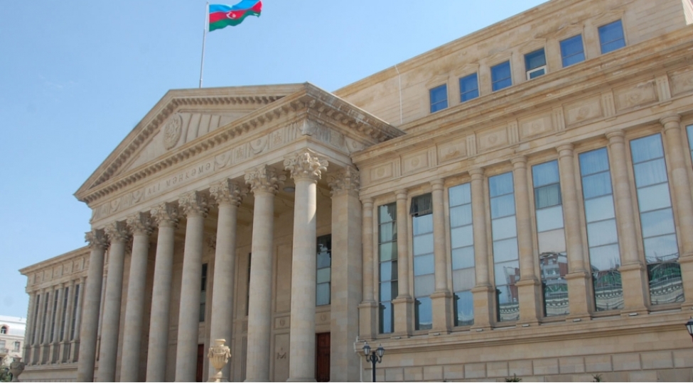 ali-mehkeme-shexsi-melumat-yayan-media-subyekti-mesuliyyet-dashiyacaq