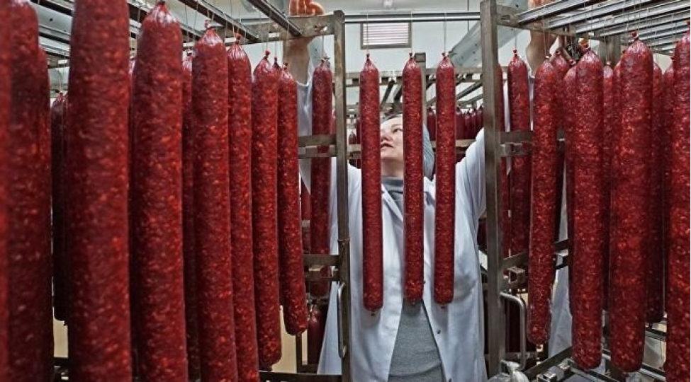 azerbaycanda-kolbasa-istehsali-15-artib