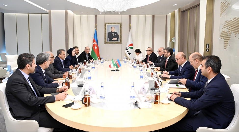 socar-in-prezidenti-iranin-neft-nazirinin-kommersiya-meseleleri-ve-beynelxalq-elaqeler-uzre-muavini-ile-gorushub-foto