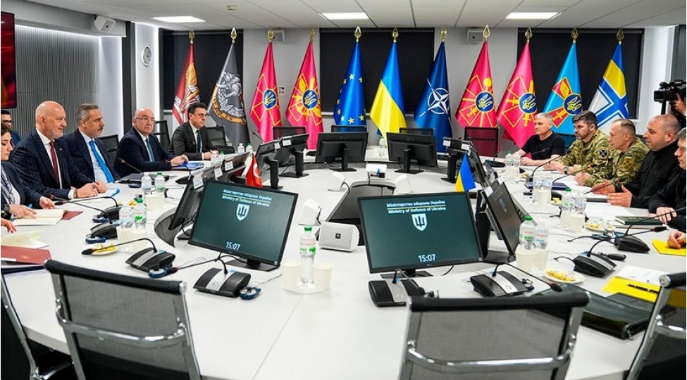 fidan-ukraynanin-mudafie-naziri-ile-gorushub