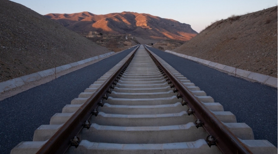 horadiz-agbend-demir-yolu-xettinde-tikinti-qurashdirma-ishlerinin-66-i-tamamlanib