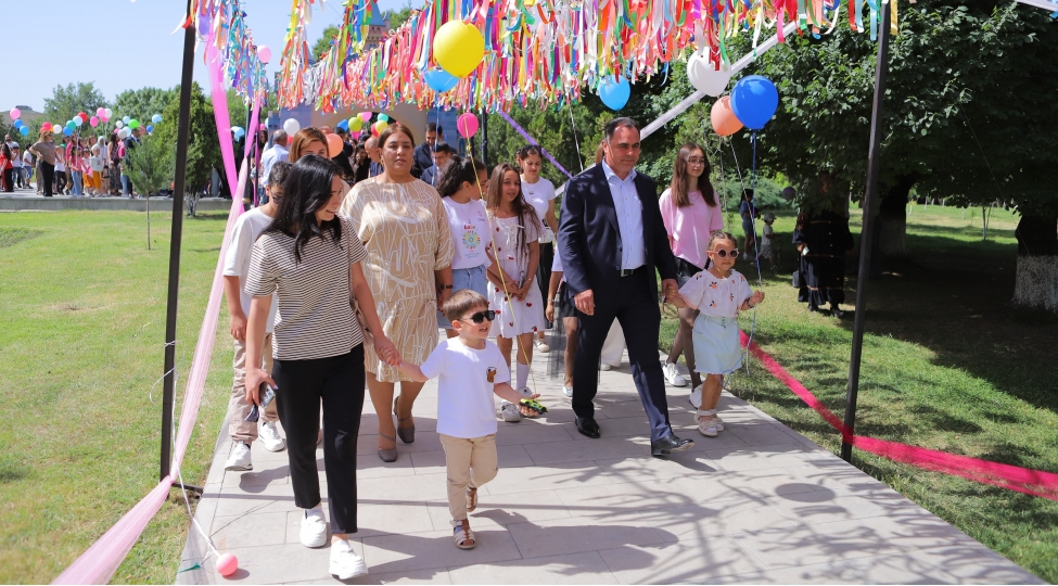 naxchivanda-ushaqlarin-rengli-dunyasi-festivali-2025-kechirilib