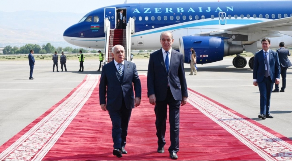 bash-nazir-eli-esedov-dushenbeye-ishguzar-sefere-gedib