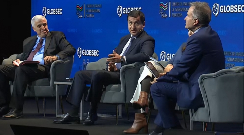 Hikmət Hacıyev: Yaşıl dəhliz Azərbaycanın şərq-qərb enerji bağlantısının yeni mərhələsidir