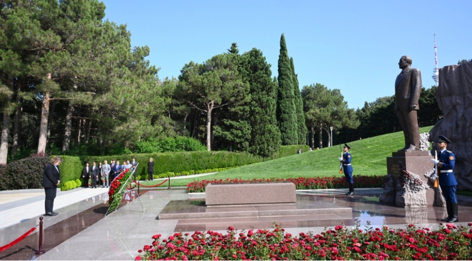 bolqaristan-milli-assambleyasinin-sedri-fexri-xiyabani-ziyaret-edib