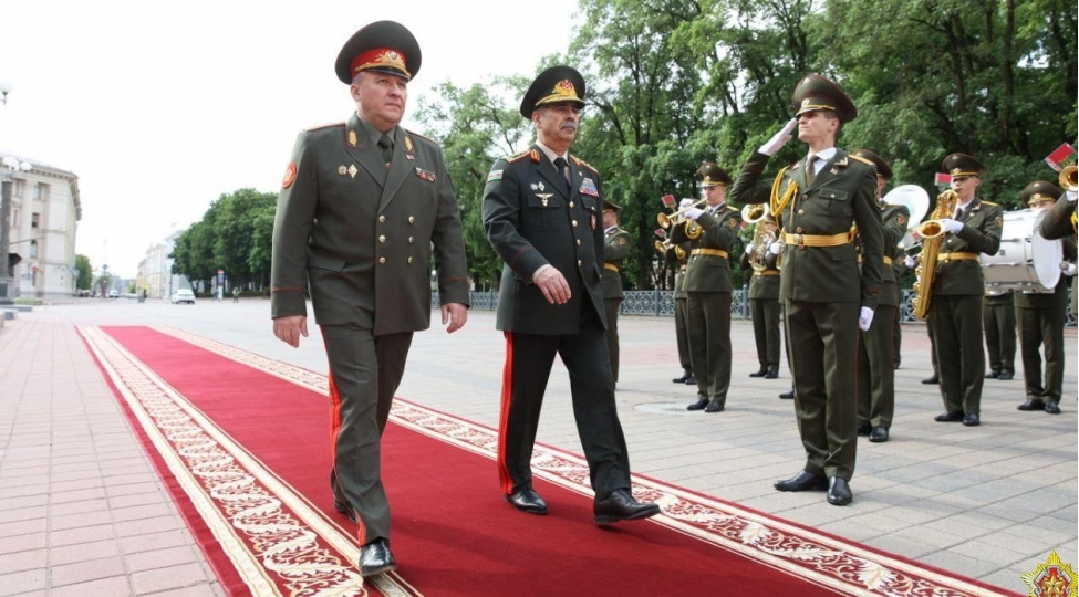 azerbaycan-ve-belarus-mudafie-nazirleri-herbi-emekdashligin-derinleshdirilmesini-muzakire-edibler