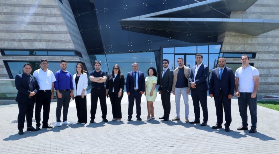 macaristan-shirketi-azerbaycanin-kosmik-tecrubesini-oyrenir