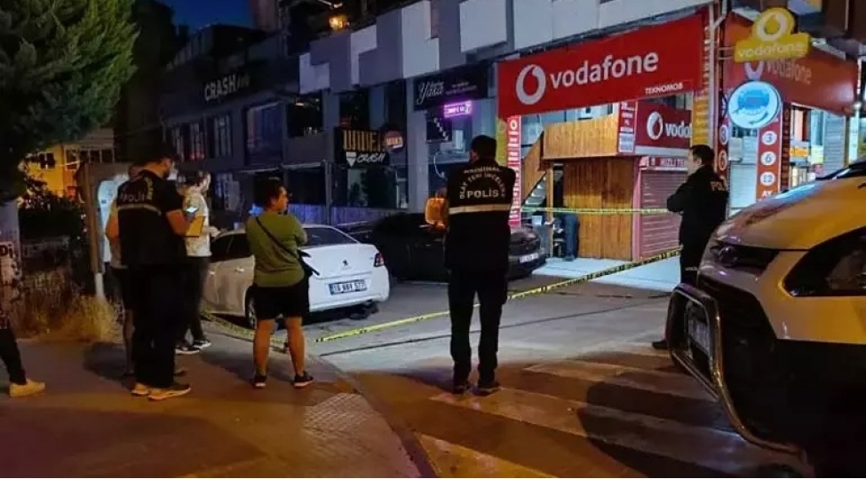 bursada-park-edilmish-avtomobil-gullelenib-turkiyede