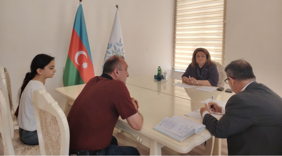 hicran-huseynova-sumqayitda-vetendashlarla-novbeti-gorush-kechirib