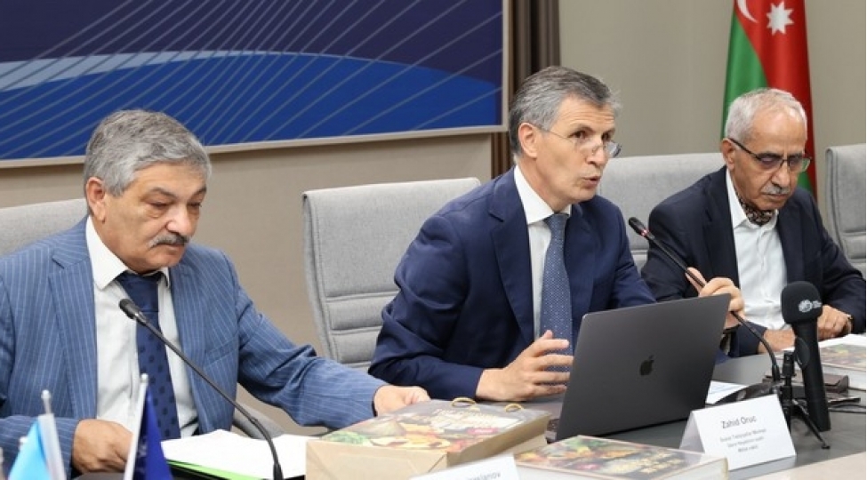 zahid-oruc-irevan-xanliginin-metbexi-kitabi-medeni-servetlerin-pasportudur