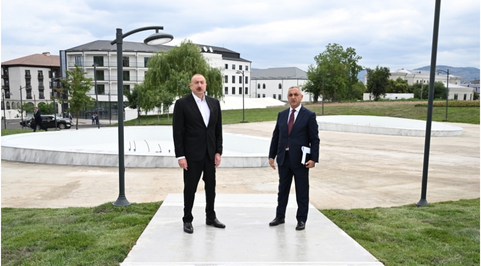 prezident-ilham-eliyev-xankendide-zefer-parkinda-gorulen-tikinti-ishleri-ile-tanish-olub