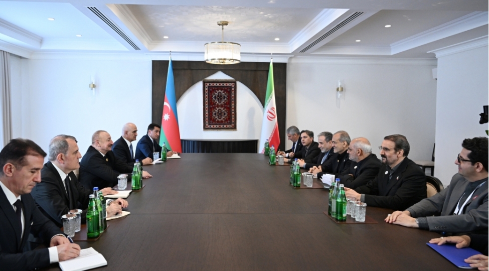 xankendide-azerbaycan-prezidenti-ilham-eliyevle-iran-prezidenti-mesud-pezeshkianin-gorushu-olub