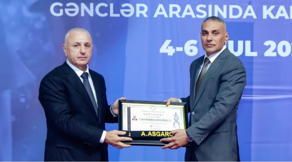 arpachayin-prezidenti-v-dan-qara-kemer-derecesinin-fexri-diplomuna-layiq-gorulub