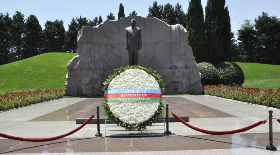 nazir-kemaleddin-heyderov-bmmt-nin-yeni-bash-katibi-ile-fexri-xiyabani-ziyaret-edib