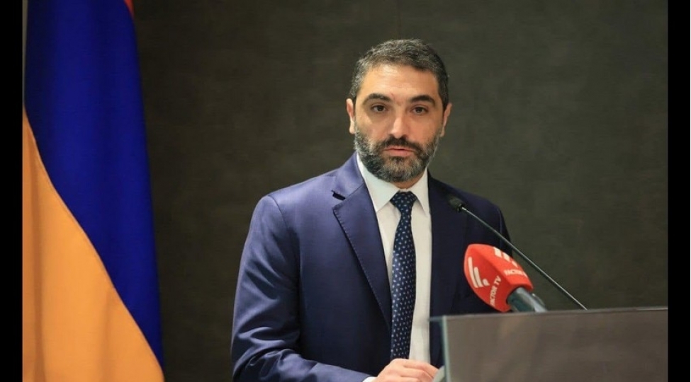 ermenistan-prezidenti-etraf-muhit-nazirini-vezifesinden-azad-edib