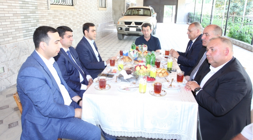 anar-memmedov-shehid-ailesini-ziyaret-edib-2