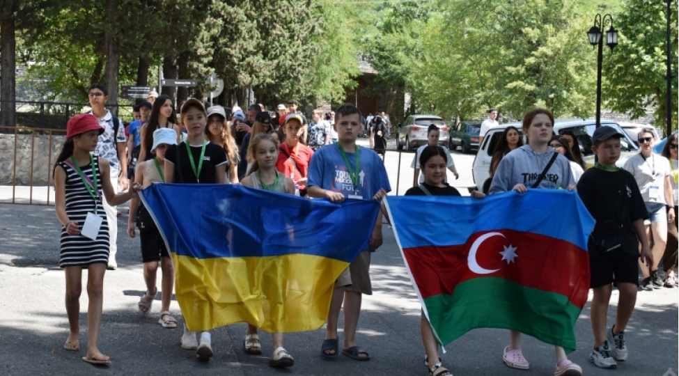 ukraynali-ushaqlar-shekinin-tarixi-mekanlari-ve-gormeli-yerleri-ile-tanish-olublar