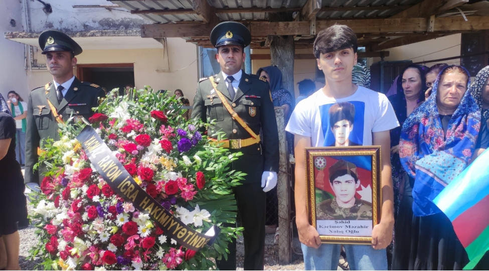 otuz-bir-il-evvel-shehidlik-zirvesine-ucalan-doyushchu-xachmazda-defn-olunub-foto