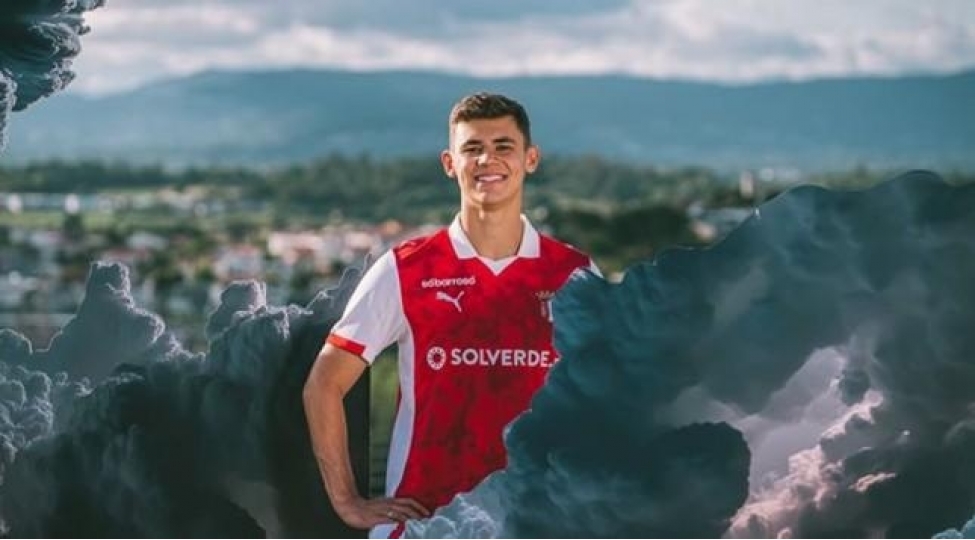psj-futbolchusunu-icareye-verdi