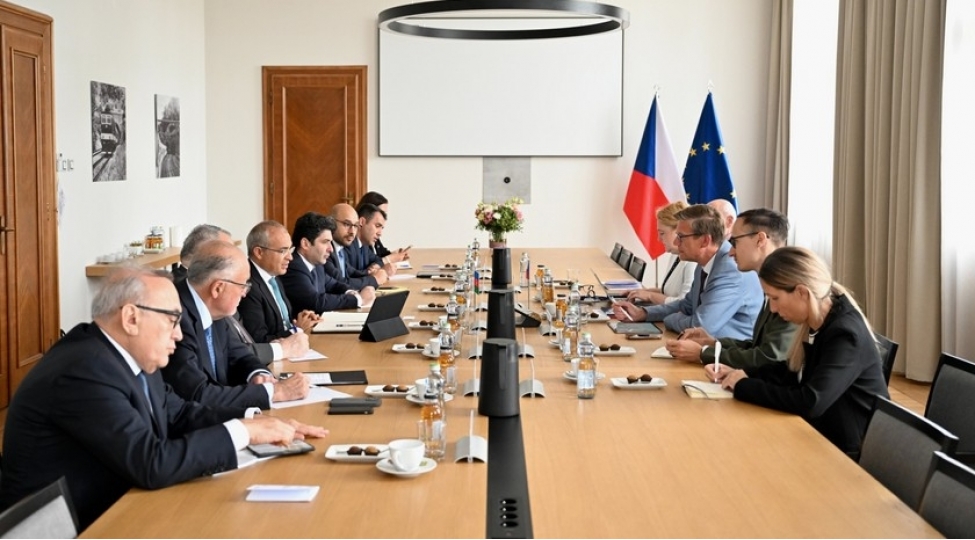 azerbaycan-chexiya-ile-neqliyyat-ve-tranzit-sahelerinde-emekdashligi-muzakire-edib