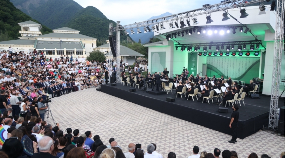 xiv-qebele-beynelxalq-musiqi-festivalinin-tenteneli-achilish-merasimi-olub