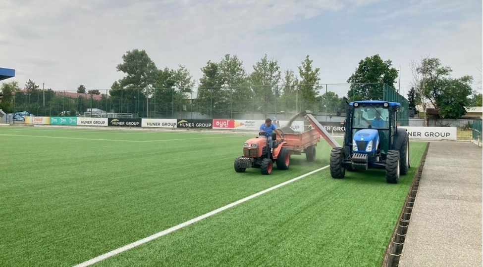 tovuz-sheher-stadionunda-ot-ortuyunun-deyishdirilmesi-prosesine-start-verilib