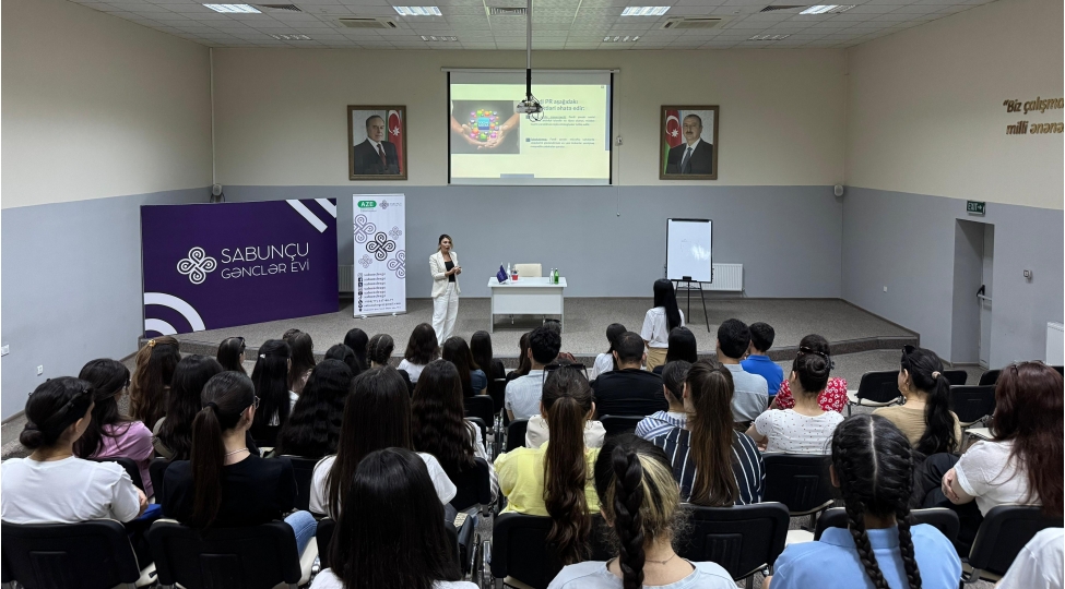 genc-liderlerin-yay-liderlik-mektebi-2025-cherchivesinde-novbeti-telim-foto