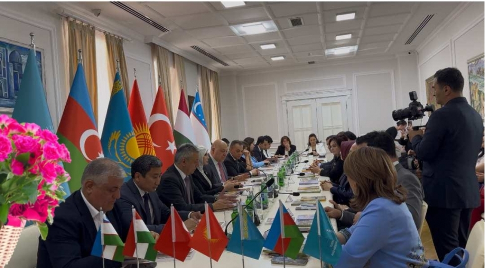 azerbaycan-ozbekistan-edebi-medeni-elaqeleri-movzusunda-deyirmi-masa-kechirilib