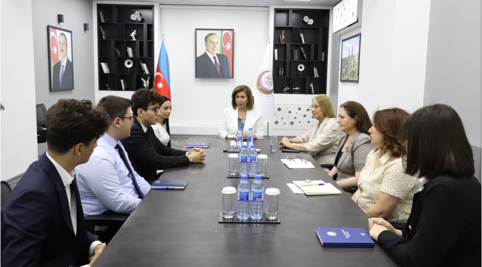 dovlet-komitesinin-sedri-bahar-muradova-ushaq-sefirler-meclisinin-ali-mektebe-qebul-olmush-uzvleri-ile-gorushub