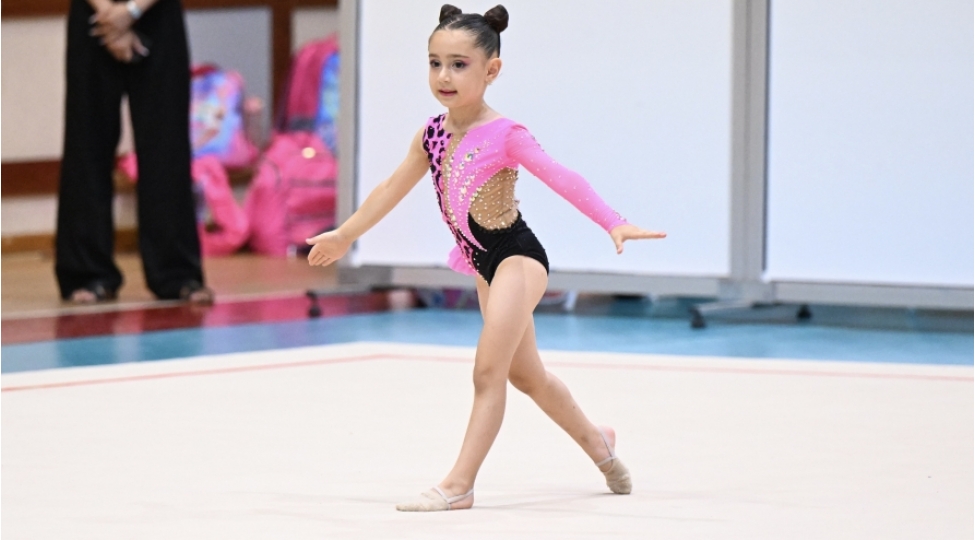 sumqayitda-bedii-gimnastika-yarishi-start-goturub