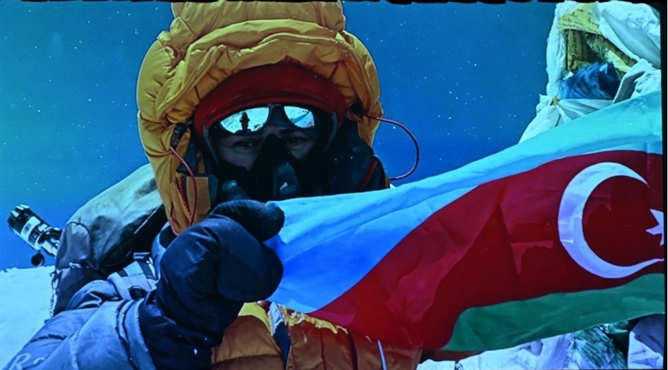 everest-zirvesini-feth-eden-ilk-azerbaycanli-qadin-alpiniste-hesr-olunmush-filmin-teqdimat-merasimi-kechirilib