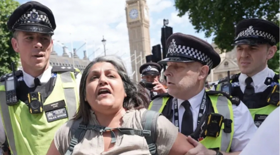 londonda-etiraz-aksiyasi-zamani-50-den-chox-shexs-saxlanilib
