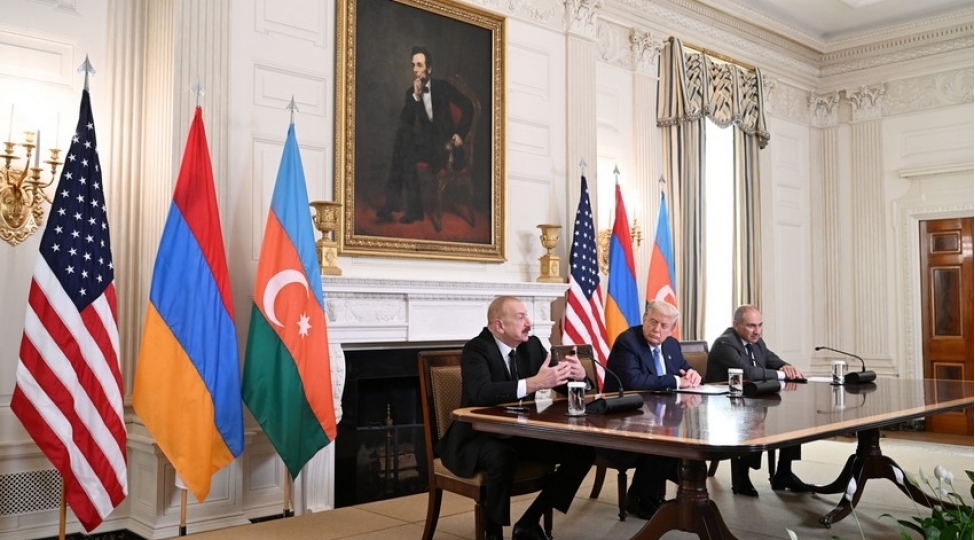 tramp-azerbaycan-ve-ermenistan-liderleri-ile-gorushden-yazi-paylashib