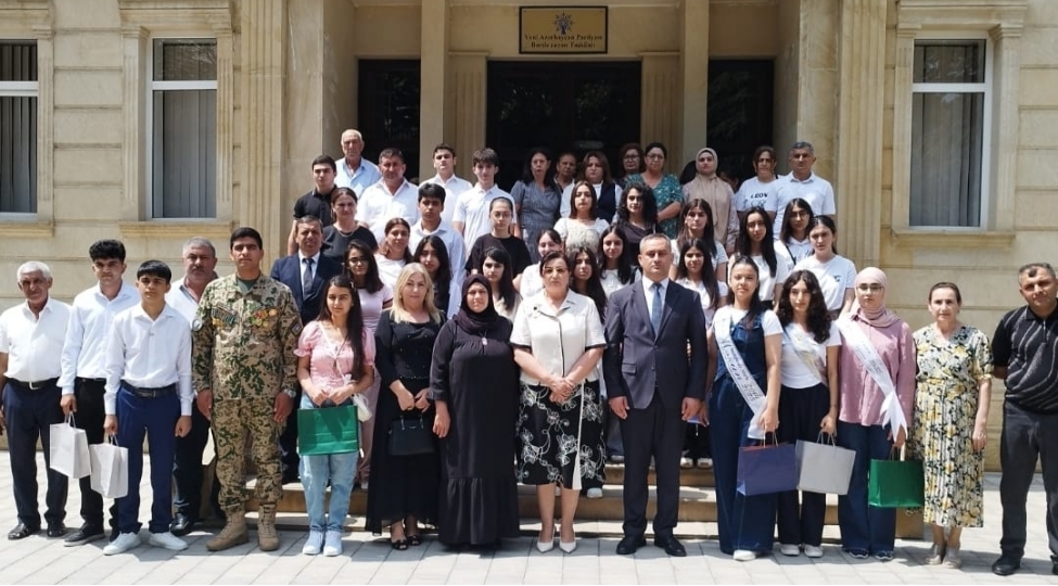 yap-berde-rayon-teshkilati-600-den-yuxari-bal-toplamish-telebe-genclerle-gorush-kechirib