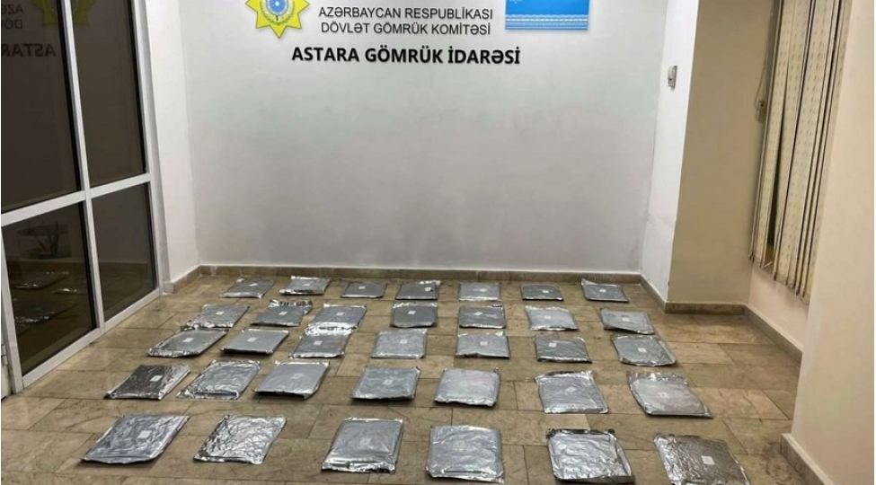 azerbaycan-gomrukchuleri-30-kiloqramdan-artiq-narkotik-vasite-ashkar-edibler