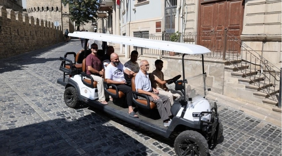 icherisheherde-seyahet-avtobuslari-fealiyyete-bashlayib