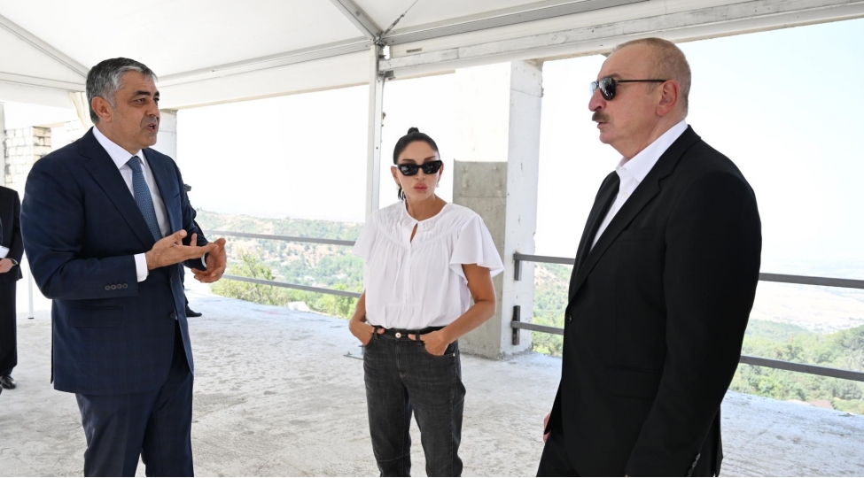 prezident-ve-birinci-xanim-hacikend-istirahet-kompleksinin-tikintisi-ile-tanish-olublar-yenilenib